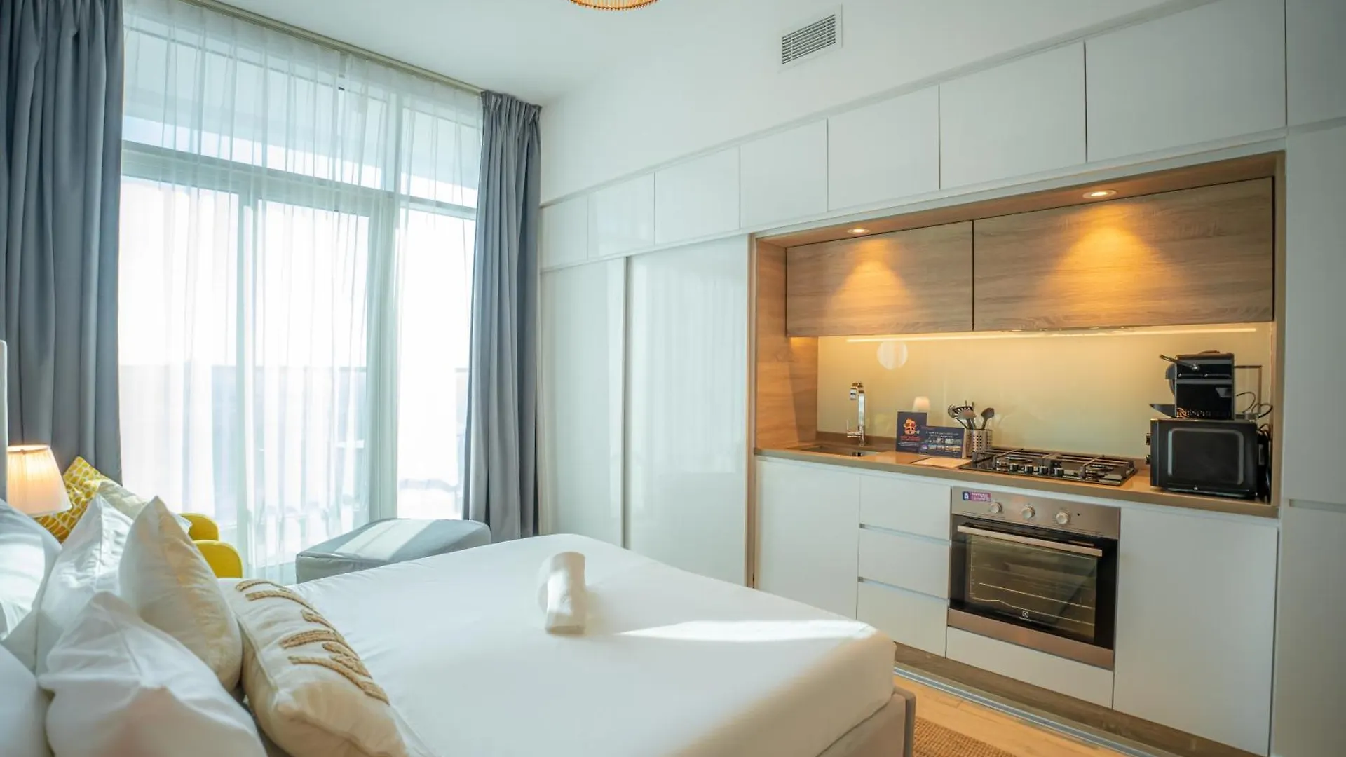 Bnbeyond'S Sheek Studio At Studio One Tower Dubai Apartment