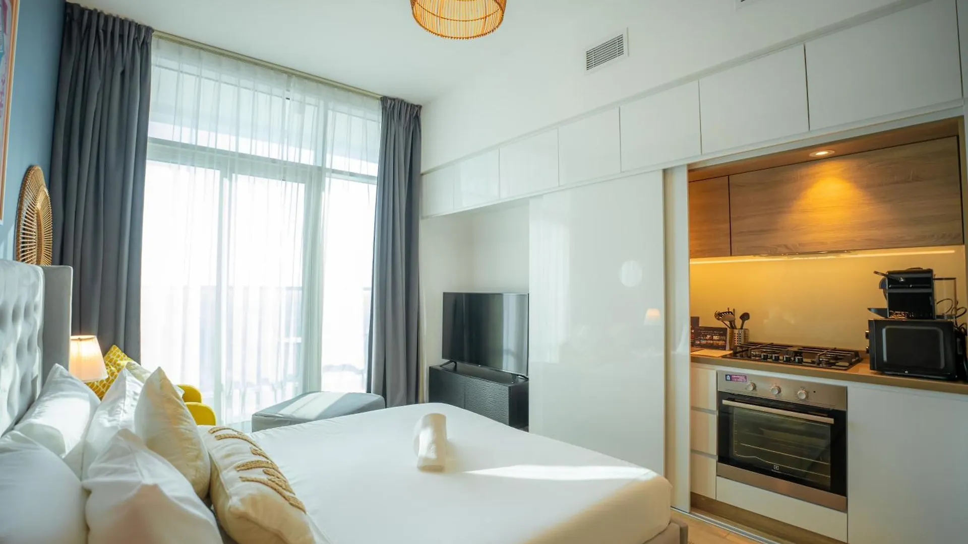 Bnbeyond'S Sheek Studio At Studio One Tower Dubai Apartment